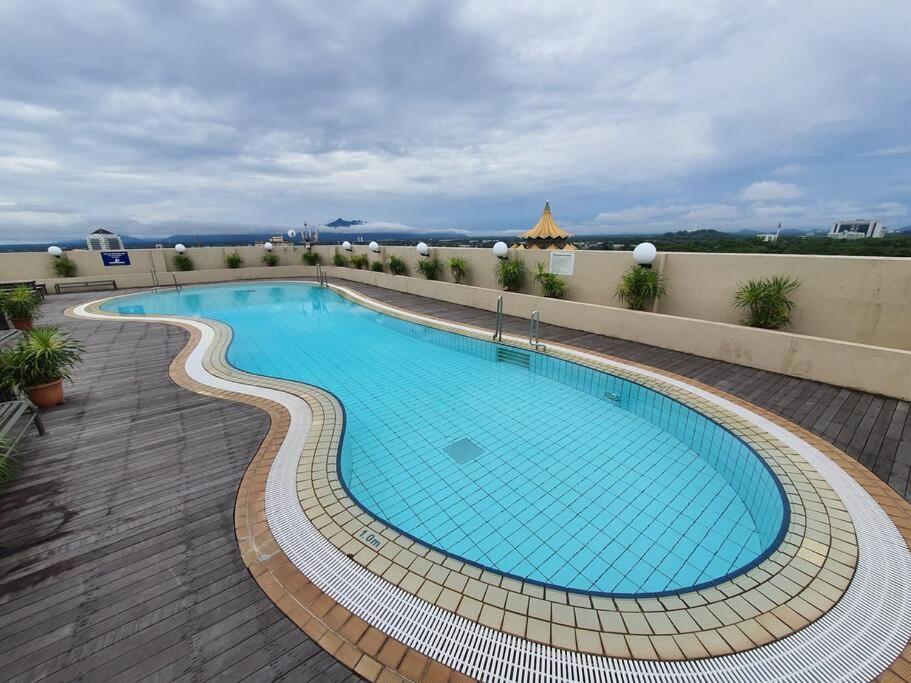 Lovely Waterfront Riverbank Suite With Pool كوشنج المظهر الخارجي الصورة