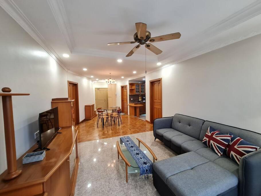 Lovely Waterfront Riverbank Suite With Pool كوشنج المظهر الخارجي الصورة