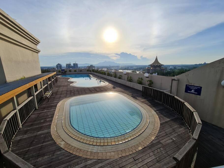 Lovely Waterfront Riverbank Suite With Pool كوشنج المظهر الخارجي الصورة